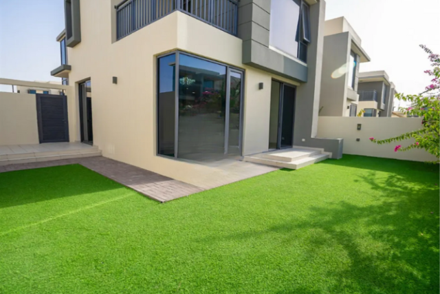 AED 285,000 /year