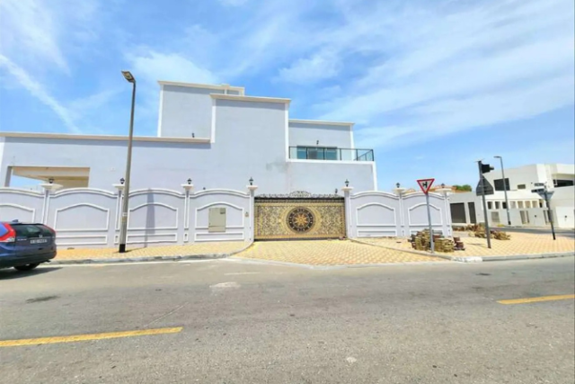 AED 350,000 /year