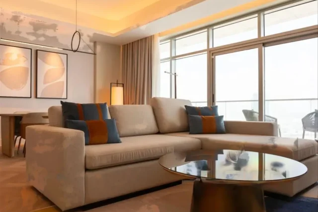 AED 220,000 /year